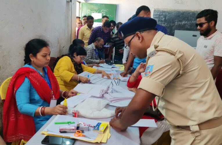 Lok Sabha Election 2024: चतरा, कोडरमा, गिरिडीह, धनबाद व हजारीबाग संसदीय क्षेत्र के 1314 मतदाताओं ने पोस्टल बैलेट से किया मतदान