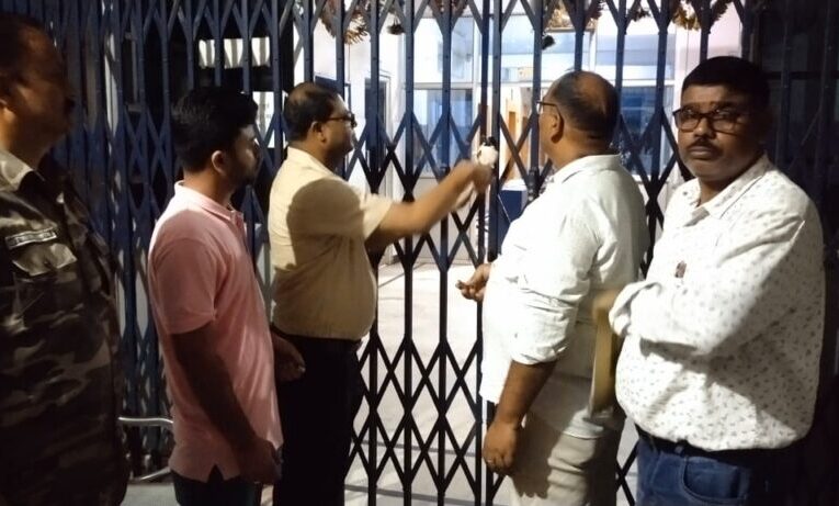 Bokaro News: गोमिया सीएचसी में डॉक्टर के नहीं रहने से बच्ची की हुई थी मौत, अस्पताल के बदले निजी अस्पताल में दे रही थी सेवा