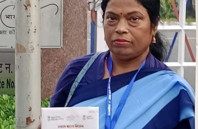 Jalsahiya Sunita received cleanliness service award in Delhi : जरीडीह पूर्वी पंचायत की जलसहिया सुनीता देवी को दिल्ली में मिला स्वच्छता सेवा सम्मान 