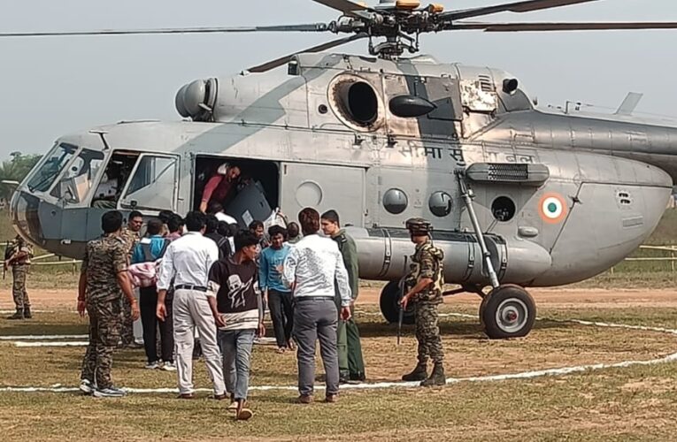 Latehar Election News: लातेहार विस व मनिका विस क्षेत्र में 13 नवंबर को होने वाले चुनाव को लेकर 65 हेली ड्रॉपिंग बूथ के लिए पीठासीन पदाधिकारियों को किया गया रवाना