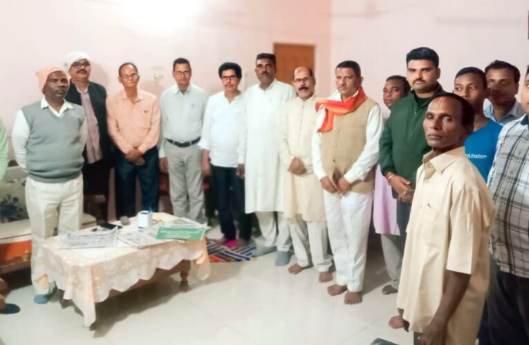 Meting in Chalkari Basti : चांदो को प्रखंड बनाने वाले प्रत्याशी को दिया जाएगा वोट, 20 नवंबर को अपने-अपने बूथों में मतदान करने का प्रस्ताव पारित
