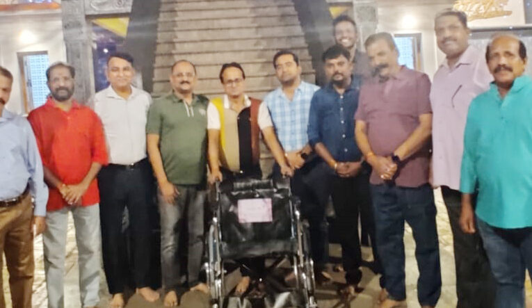 Rotary Club of Midtown: रोटरी क्लब ऑफ बोकारो मिडटाउन ने शहर के विभिन्न मंदिरों में विकलांगों के लिए व्हील चेयर डोनेट करने का उठाया कदम