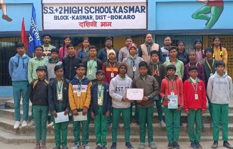 Bokaro News: कसमार प्लस टू स्कूल में काव्य सभा में कहानी पाठ प्रतियोगिता का आयोज