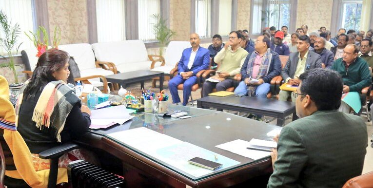 Bokaro News : उपायुक्त ने किसानों के धीमी पंजीकरण को लेकर सभी बीसीओ का वेतन किया स्थगित, लक्ष्य अनुरूप किसानों का पंजीकरण कम