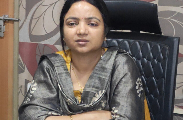 Bokaro News: बिना हेलमेट वाले वाहन चालकों को नहीं मिलेगा पेट्रोल, देने पर पेट्रोल पंप संचालक पर होगी कार्रवाई