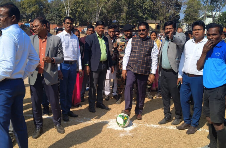 Bokaro News: राष्ट्रीय सड़क सुरक्षा माह के तहत गोमिया के आईईएल फुटबॉल मैदान में फुटबॉल मैच का आयोजन