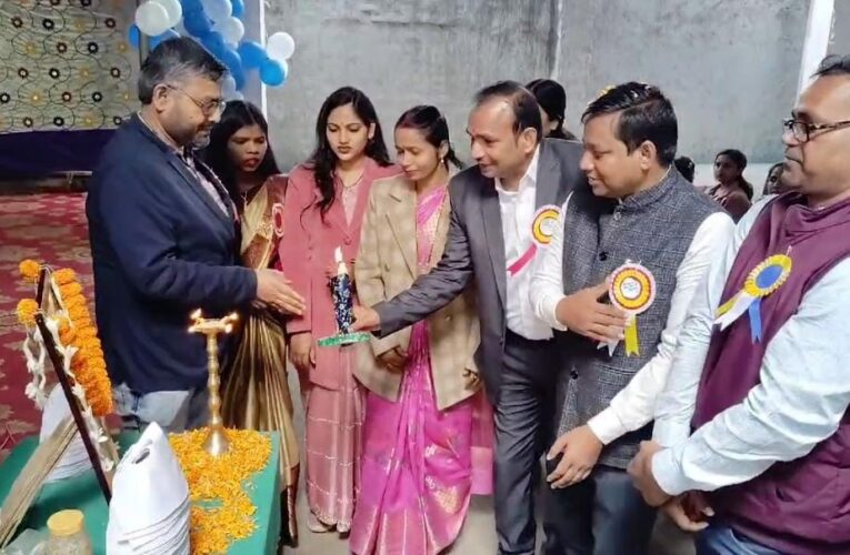 Birsa College Of Nursing: बिरसा कॉलेज आफ नर्सिंग में लैंप लाइटिंग व ओथ शिरोमणि का आयोजन, निदेशक ने कहा–बिरसा कॉलेज बोकारो का जिले में अग्रणी संस्थान