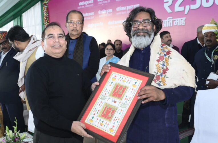 CM Hemant Soren News: रांची के नामकुम में मुख्यमंत्री मंईयाँ सम्मान योजना के राज्य स्तरीय समारोह का आयोजन, सीएम ने कहा महिलाओं के जरिए राज्य की अर्थव्यवस्था का पहिया घुमाने का हो रहा प्रयास
