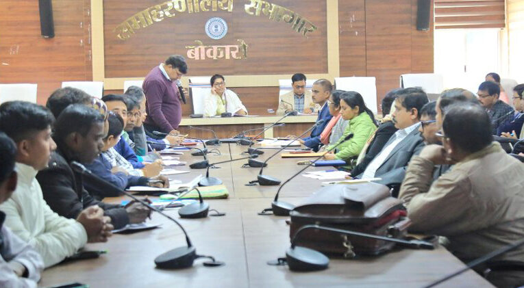 Bokaro News: खराब प्रदर्शन पर उपायुक्त ने सीएस, डीपीएम, एमओआइसी, बीपीएम, आइईसी इंचार्ज से पूछा स्पष्टीकरण