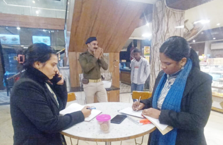 Bokaro News: एसडीओ व एफएसओ ने सेक्टर 4 के विभिन्न मिष्ठान प्रतिष्ठानों का किया निरीक्षण, किया गया सैंपल संग्रह