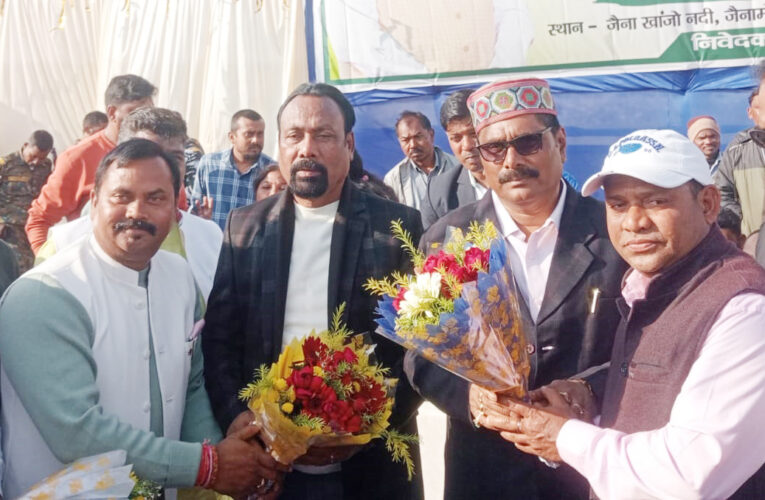 Mantri Yogendar Prasad: खांजो नदी तट पर झामुमो जिला समिति का वनभोज सह मिलन समारोह, मंत्री योगेंद्र ने कहा–जनता के लिए सिपाही की तरह काम करता रहूंगा