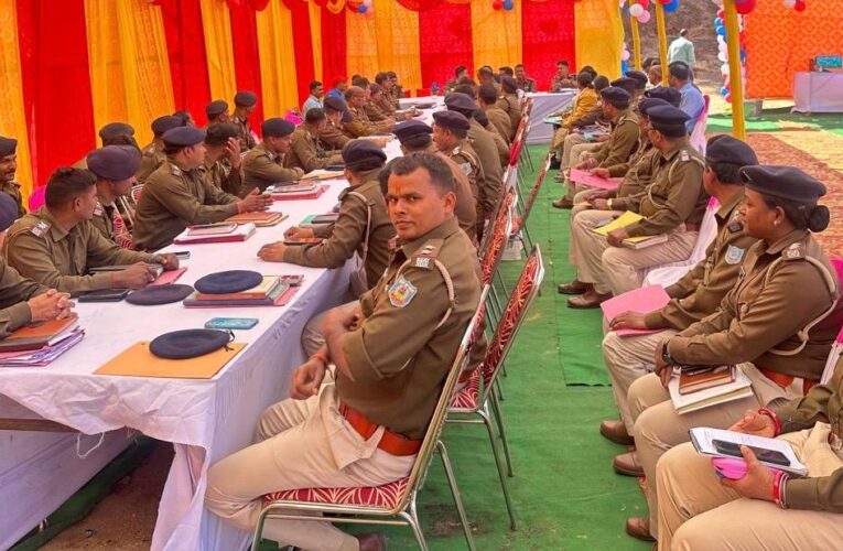 Bokaro Crime Meeting News: मासिक अपराध समीक्षा बैठक में एसपी मनोज स्वर्गियारी ने कहा सभी पुलिस अधिकारी साइबर क्राइम को लेकर रहें सतर्क  