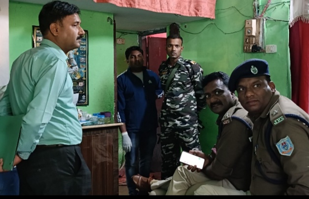 Bokaro Crime News: पुलिस के 32 वर्षीय जवान ने सर्विस रिवाल्वर से गोली मारकर की आत्महत्या, एडीजे फोर बोकारो के बॉडीगार्ड के रूप में था तैनात