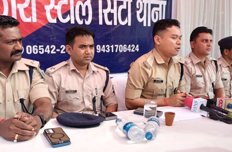 Bokaro Crime News: पुलिस टीम ने छापेमारी कर चोरी की 45 मोटरसाइकिल व स्कूटी की बरामद, दो गिरफ्तार, ग्राहक बन कर चोर तक पहुंची पुलिस