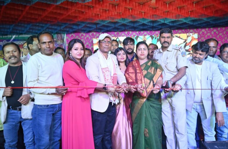 Prahari Mela News: प्रहरी मेला की रजत जयंती समारोह में लगा कलाकारों व साहित्यकारों का महाकुंभ, राज्य के 300 कलाकार व साहित्यकार सम्मानित