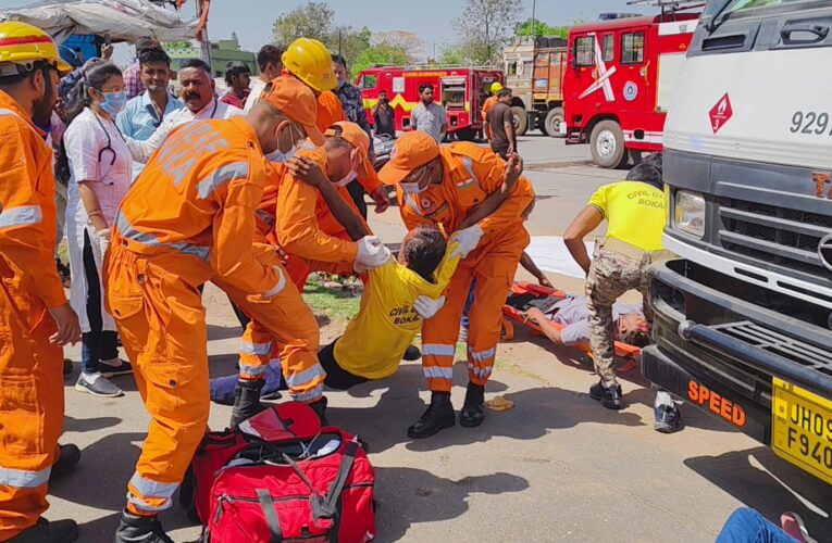 Mock Drill News: बालीडीह टॉल प्लाजा परिसर में मॉक ड्रिल का आयोजन, दो तेल टैंकरों के बीच टक्कर, कैसे करें आग पर नियंत्रण व जहरीली गैस की रोकथाम