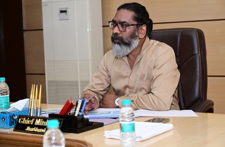 Jharkhand CM News: मुख्यमंत्री हेमंत सोरेन ने कहा–होली, ईद, रामनवमी व सरहुल में शरारती तत्वों व अफवाह फैलाने वालों पर रखें कड़ी नजर