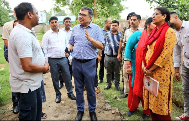 Bokaro News: उपायुक्त ने मानव सेवा आश्रम का जायजा लेकर की अपने कार्यों की शुरुआत, कहा– बेहतर व्यवस्था के सृजन के लिए उठाएं जाएंगें जरूरी कदम 