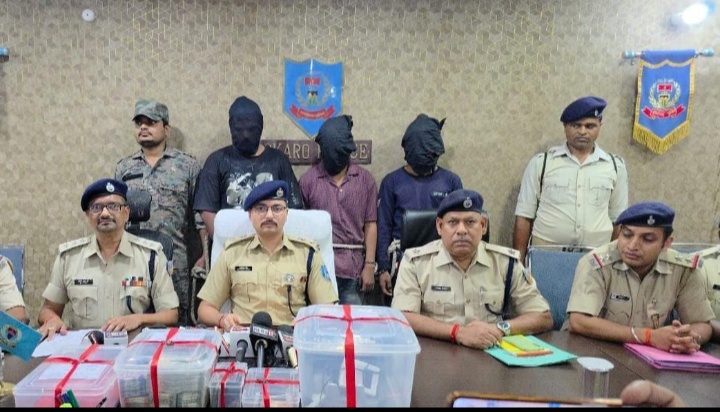 Bokaro Crime News: फर्जी स्टॉक मार्केट बनाकर ठगी करने वाले गिरोह के तीन मुख्य सरगना को बोकारो पुलिस ने इंदौर से किया गिरफ्तार