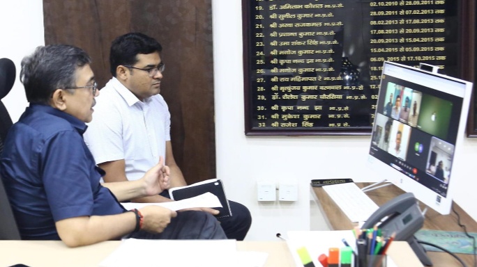 Bokaro News: उपायुक्त ने कहा—लगातार हो रही बारिश में कहीं भी बिजली आपूर्ति व पेयजल सेवा नहीं हो प्रभावित, समस्या उत्पन्न होने पर तुरंत करें निदान