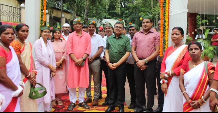 Bokaro News: दिशोम गुरू शिबू सोरेन के योगदान व उनके विकास मॉडल पर संगोष्ठी का आयोजन, अनूज सिन्हा ने कहा—सभी जाति–धर्म से ऊपर थे दिशोम गुरू, सबों को साथ लेकर थे चलते