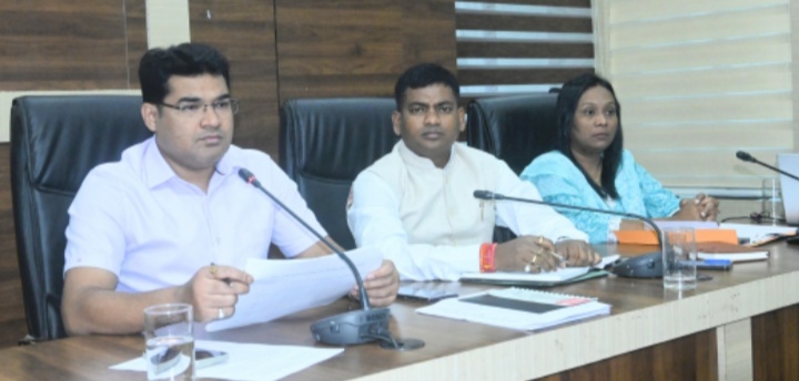 Bokaro News: AC ने लंबित निलाम पत्र वाद मामलों का निष्पादन दिया जोर, कहा— लापरवाही किसी भी स्थिति में नहीं की जाएगी बर्दाश्त