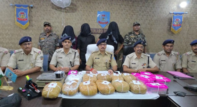Bokaro Crime News: गांजा व ब्राउन शुगर तस्करी के मुख्य सरगना सहित तीन गिरफ्तार, बारी को-ऑपरेटिव से हो रहा था तस्करी