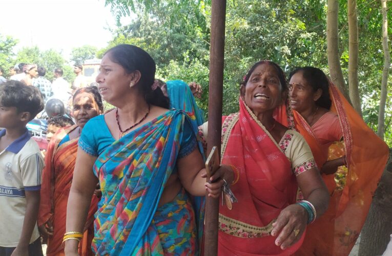 Bokaro Road Accident: साइकिल पर आलू का बीजा लेकर पैदल जा रहे व्यक्ति को ट्रक ने कुचला, दर्दनाक मौत, छह घंटे तक रहा सडक जाम