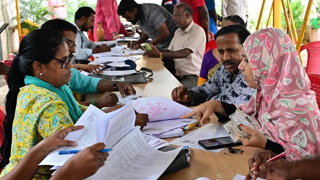 SIR News : चुनाव आयोग ने जद्दोजहद के बाद मतदाता सूची जारी कर दी, एसआईआर दो में एक करोड़ वोटर घट गये 