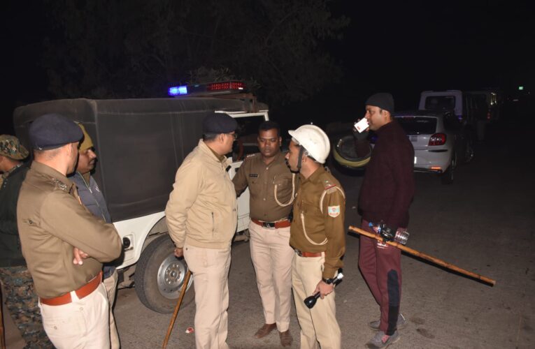 Bokaro Crime News: चास मु पुलिस पर ग्रामीणों ने किया पथराव, थाना प्रभारी व एक जवान को लगी चोट 