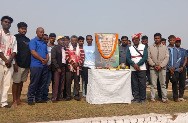 Kharsavan News : 1 जनवरी को काला दिवस के रूप में मनाते हैं आदिवासी समाज, खरसावां गोलीकांड के शहीदों को दी गई श्रद्धांजलि 